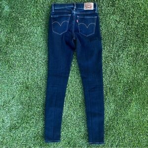 Levi Skinny Sz 24 NWOT